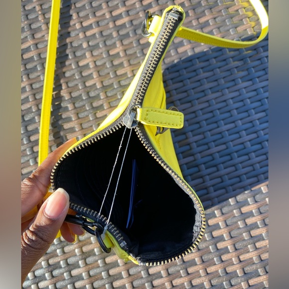 GAP Small Leather Convertible Crossbody NWOT - Picture 4 of 9